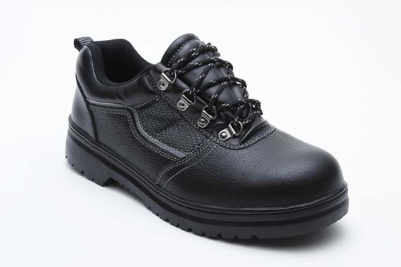 世达FF0101A  标准款保护足趾 防刺穿安全鞋
